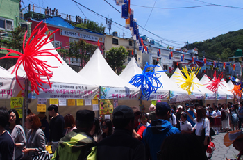 감천문화마을 축제 중 전통혼례식 재현